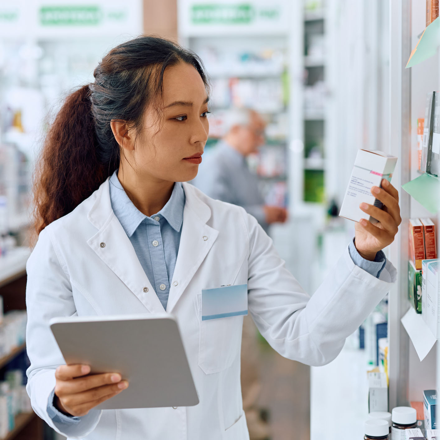 pharmacist magaging medictations